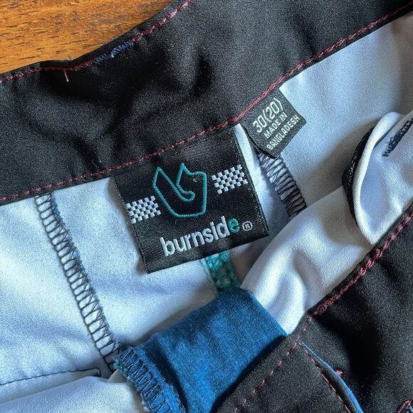 Burnside men’s shorts - Picture 2 of 11